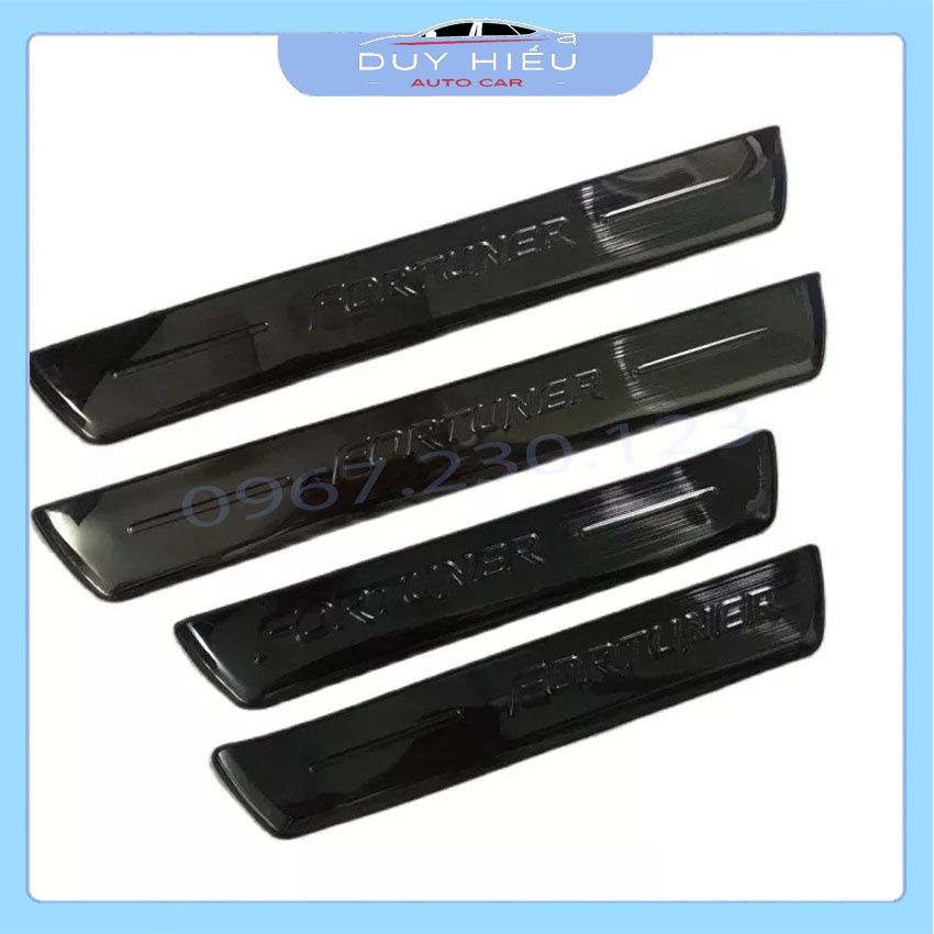 Ốp nẹp bước chân Ô TÔ TOYOTA FORTUNER 2017-2021 titan set 8 món