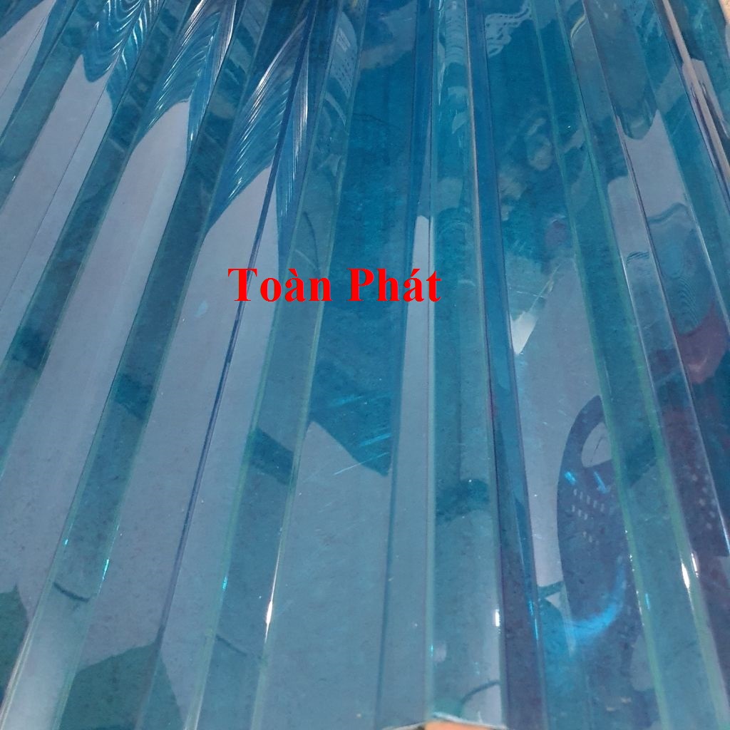 Khổ rộng 1.05m x dài 1m ) Tôn nhựa Poly MÀU XANH dạng sóng lấy sáng