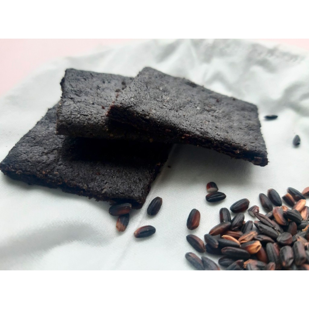 Bánh gạo lứt đen chay mặn giòn đặc biệt 250G