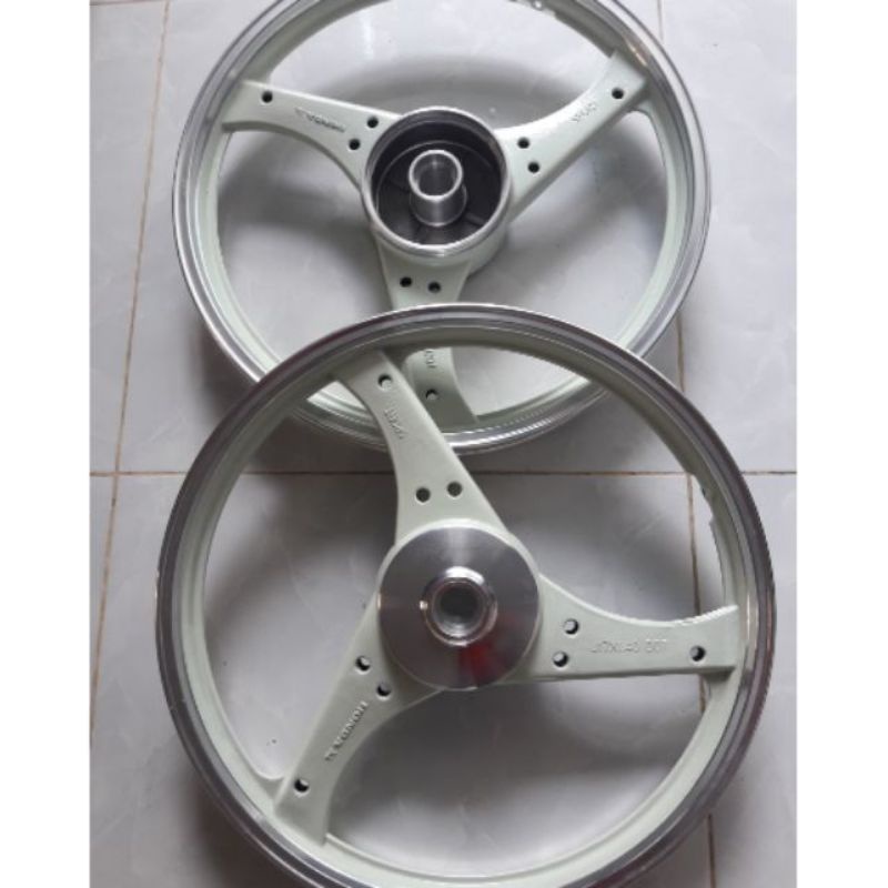 Cặp mâm 3 cây 3d đùm.hàng loại tốt