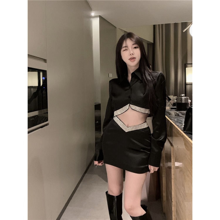 Áo sơ mi đen mùa xuân Pháp retro sang trọng cao cấp gợi cảm chụm eo ngắn đầu thiết kế áo khoác nữ thích hợp