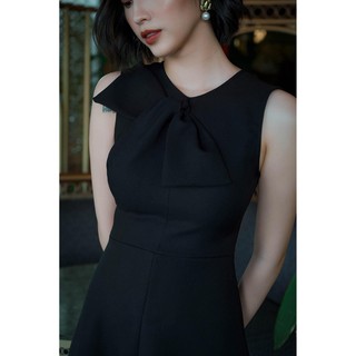 Đầm đen cổ tròn phối nơ EDINI - D1216