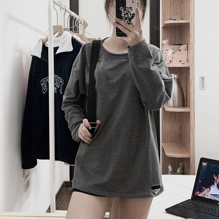 Áo sweater dáng dài form rộng kiểu dáng rách cá tính vanmiushop