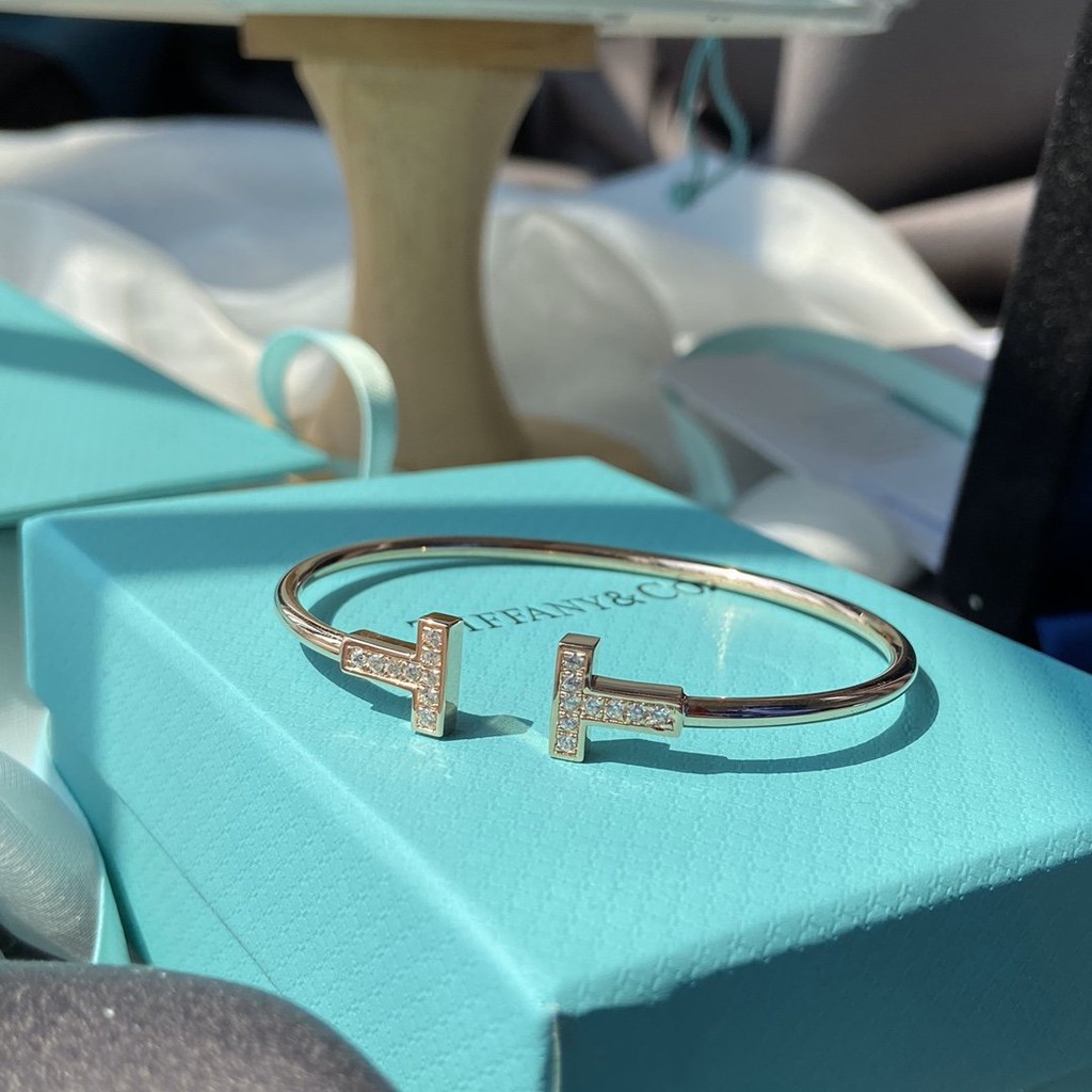 TIFFANY & CO Vòng Tay Kim Cương Hình Chữ T Đính Đá Tinh Tế Làm Quà Tặng Cho Bạn Gái