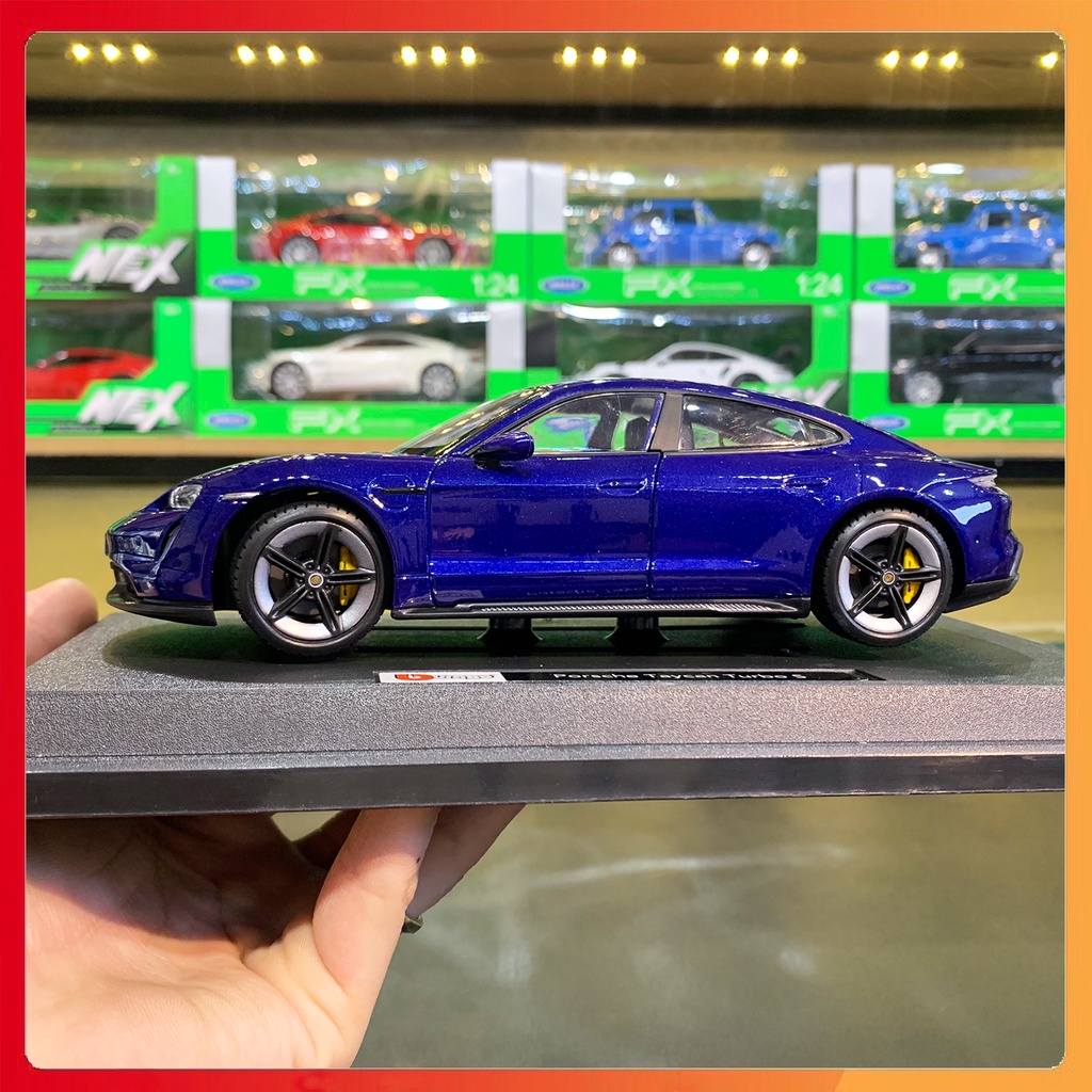 Xe mô hình Porsche Taycan Turbo S tỉ lệ 1:24 của hãng Bburago