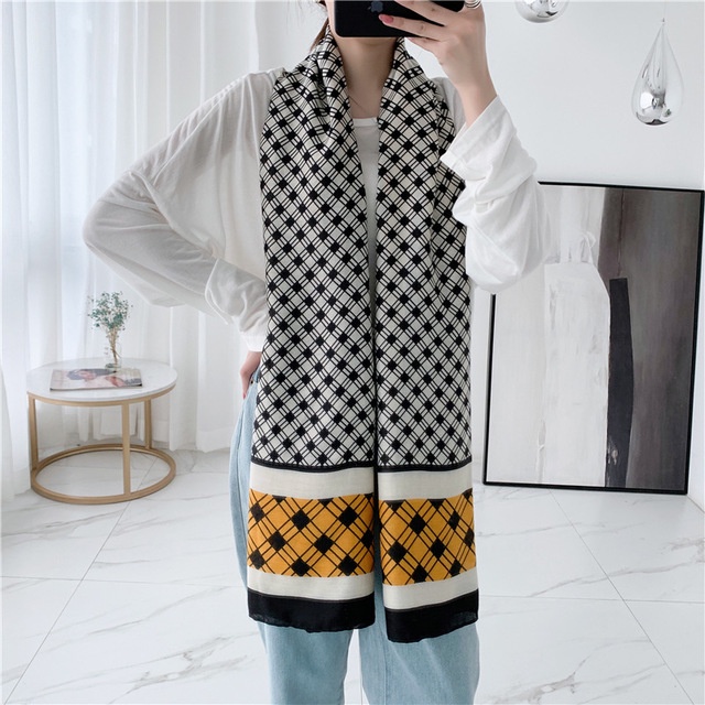 Khăn lụa choàng cổ thời trang họa tiết ô vuông phối màu vàng đen AKL151