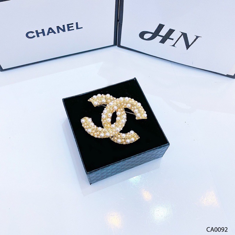 cài áo chanel