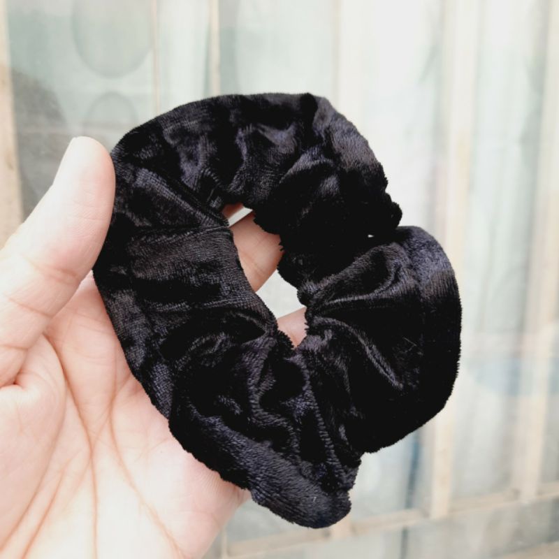 Dây cột tóc Scrunchies vải nhung màu đen mã 025 (cở 9-12cm)