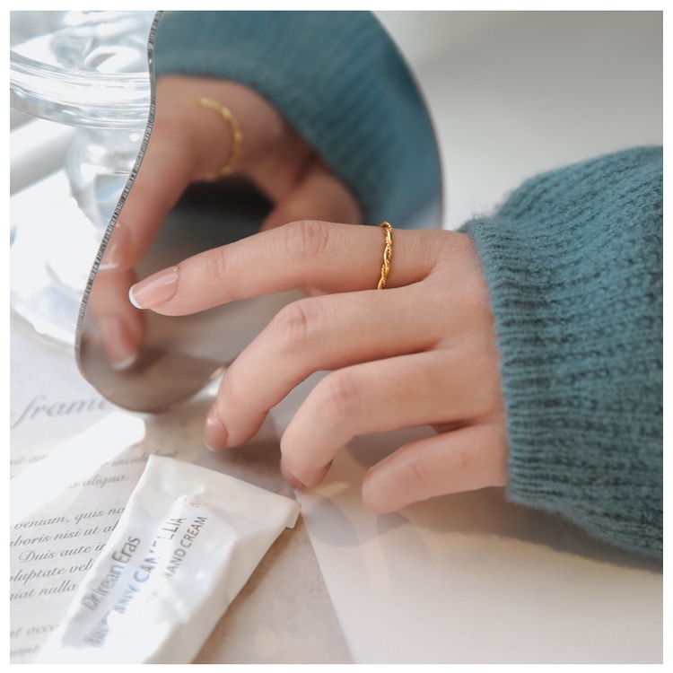 Nhẫn nữ titan 2 vòng trơn xoắn đan xen không gỉ WR2204