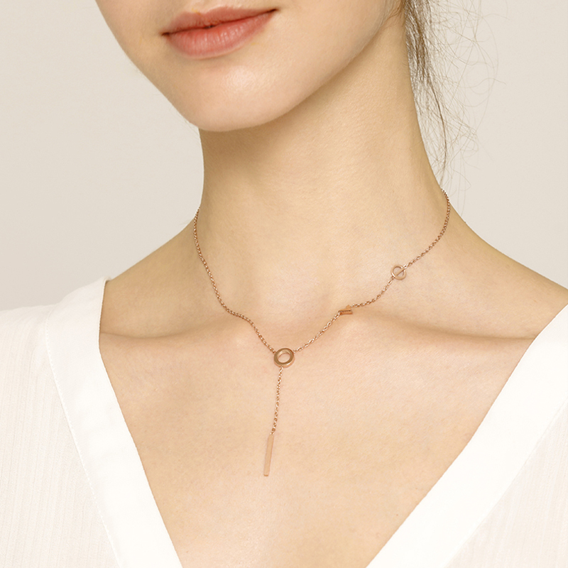 Dây Chuyền Mạ Vàng Hồng 18K Mặt Kim Loại Khắc Chữ Đơn Giản Thời Trang MAYEBE LAVEND