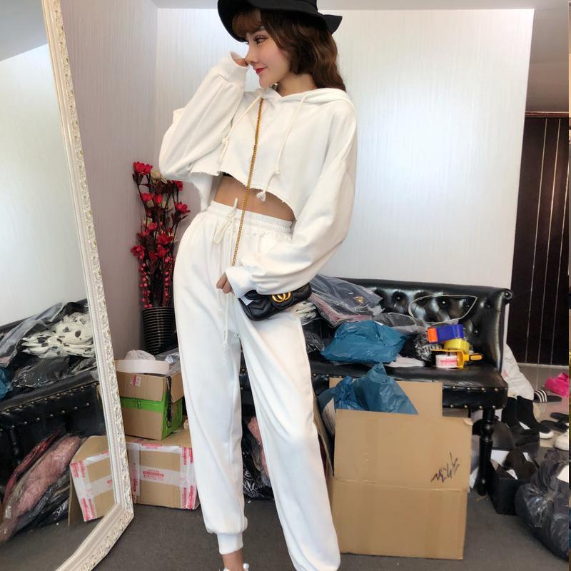 Bộ Quần Áo Thể Thao Phong Cách Hàn Quốc Năng Động Cho Nữ