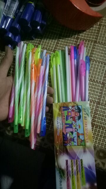 10 cây bút bi nến dài