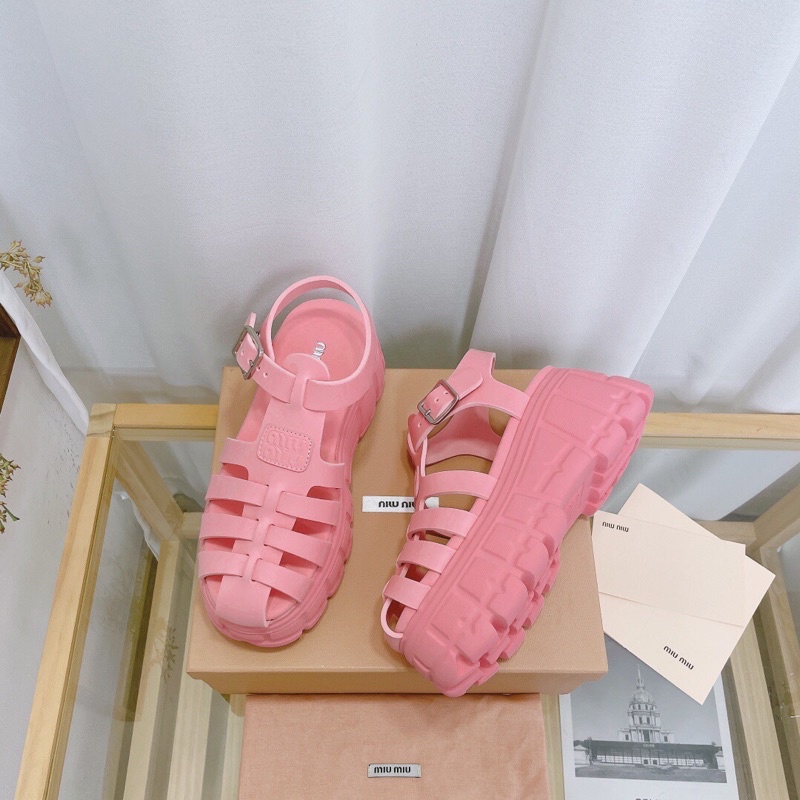 Sandal nữ bít mũi đế dày màu trơn có 3 màu thương hiệu MiuMiu mùa hè 2022 cao cấp