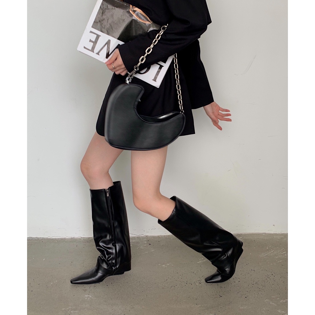 Giày bốt cổ cao tới gối mũi nhọn đế nêm gót trung bình phối xếp ly phong cách 2021 cho nữ | BigBuy360 - bigbuy360.vn