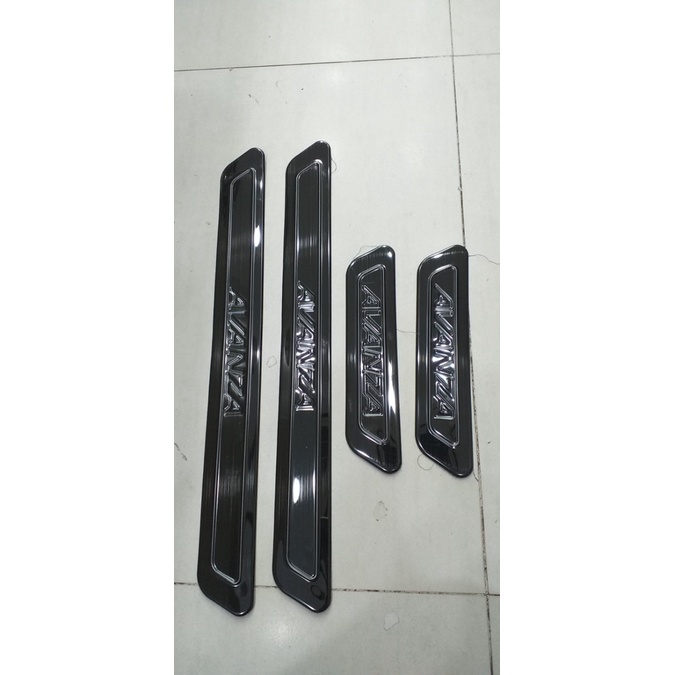 Ốp Bậc Cửa XeToyota Avanza 2021 2022 2023 Mẫu Titan Cao Cấp trang trí chống xước bậc cửa xe