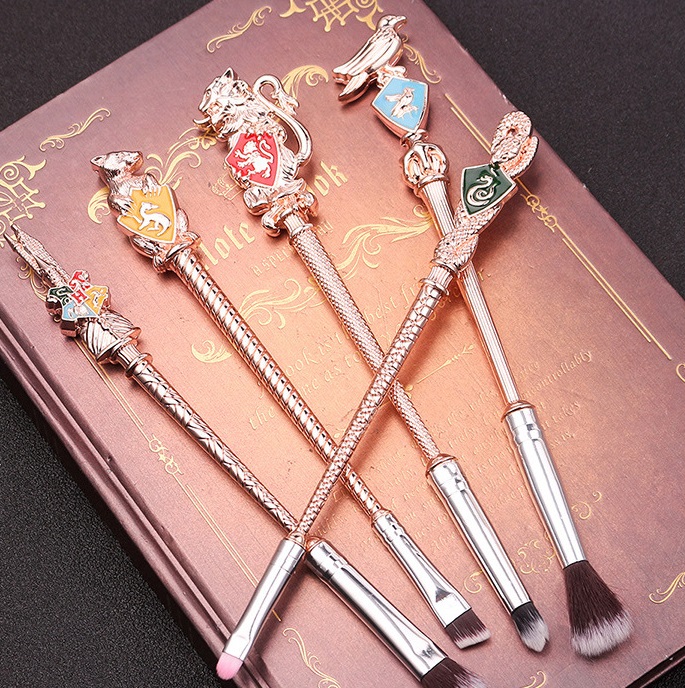 5 cọ trang điểm thiết kế phong cách Harry Potter cá tính