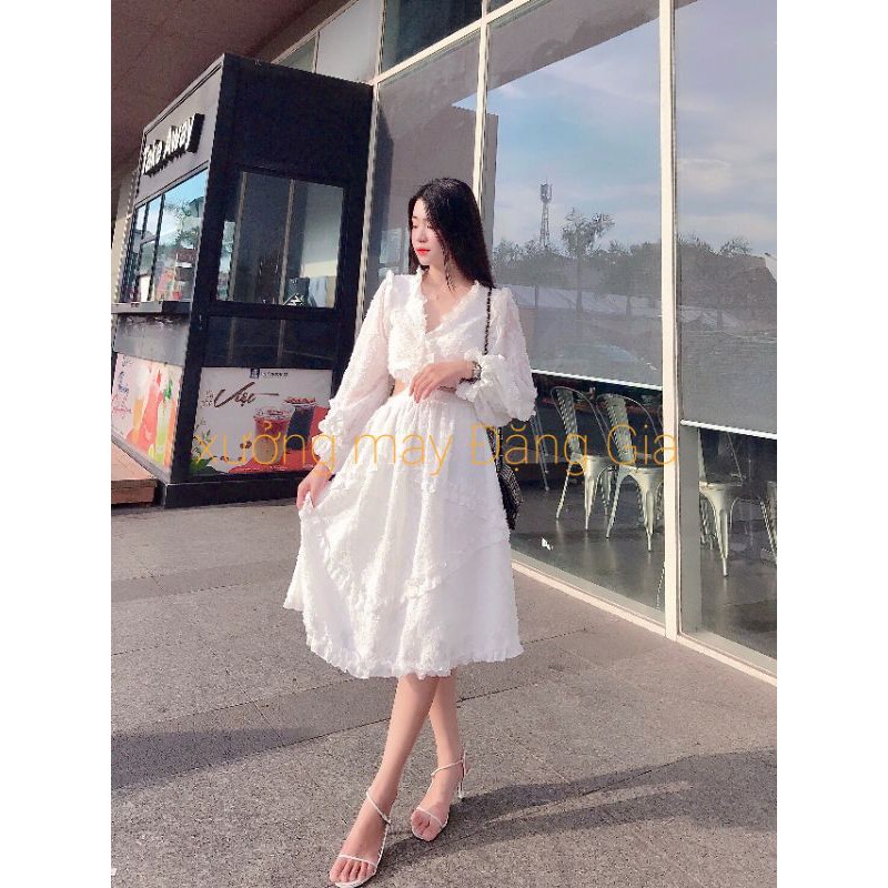 Đầm đi tiệc hở tay dài lưng lông vũ sang trọng màu trắng DG4042