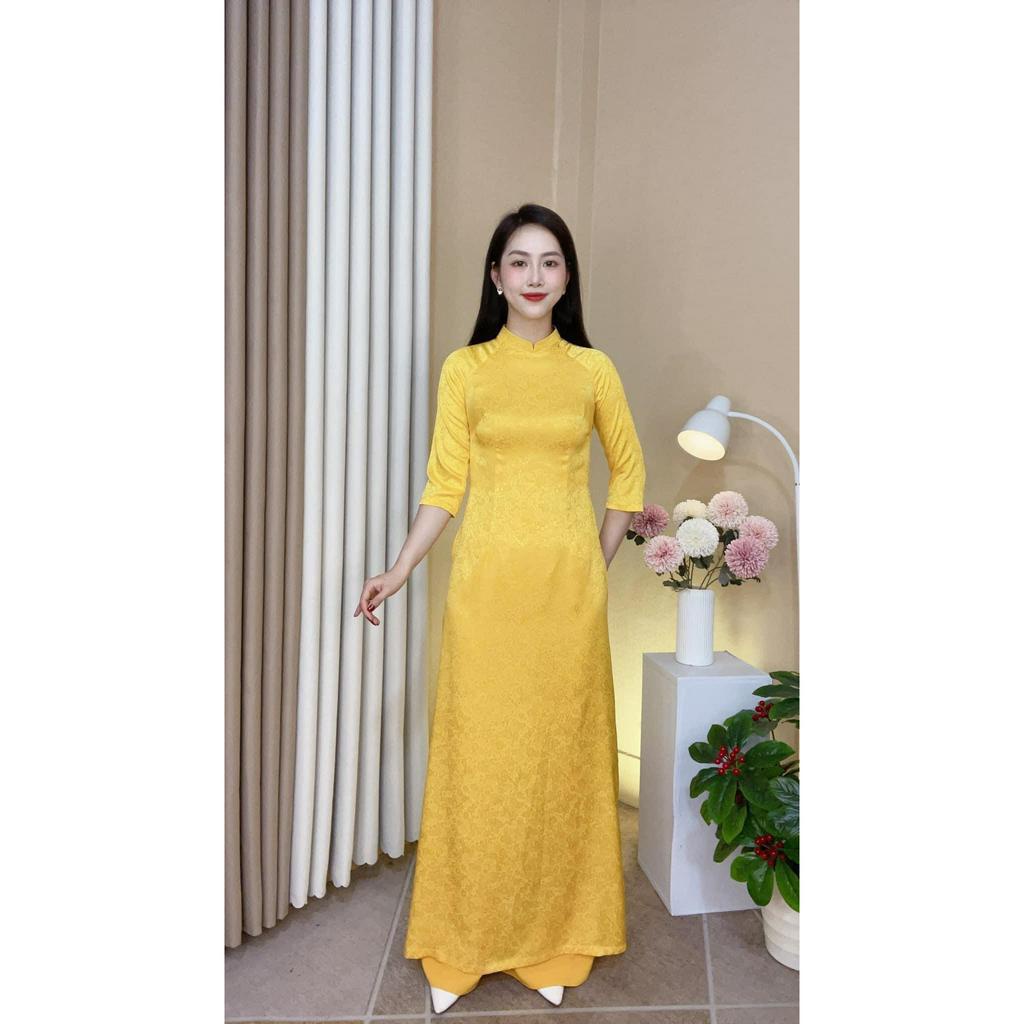 Áo dài gấm cổ tròn truyền thống thiết kế tay lỡ phù hợp với chị em trung niên