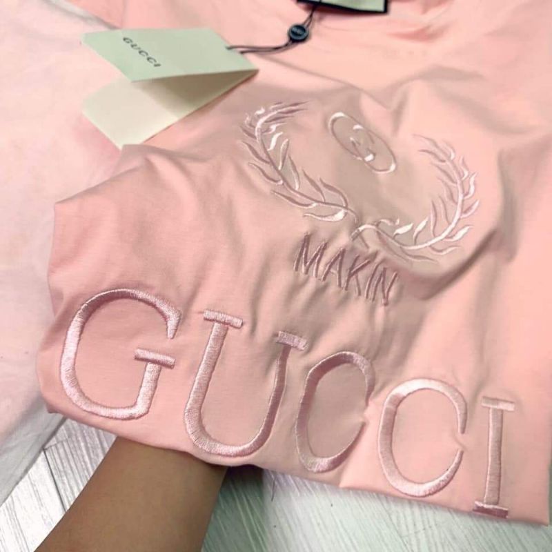 Áo thun Gucci hồng thêu nổi