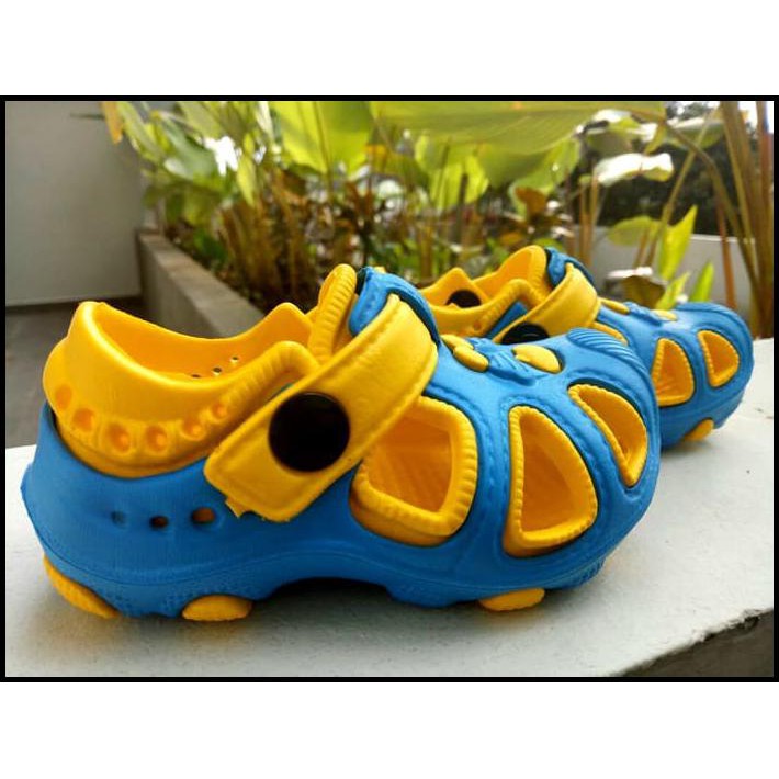 Giày Sandal Crocs Hình Doraemon Đáng Yêu Cho Bé