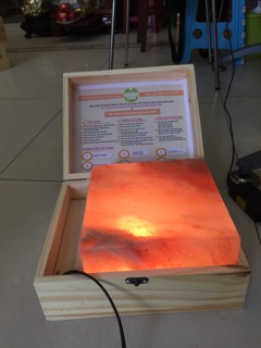 Hộp đèn đá muối Himalaya massage chân 