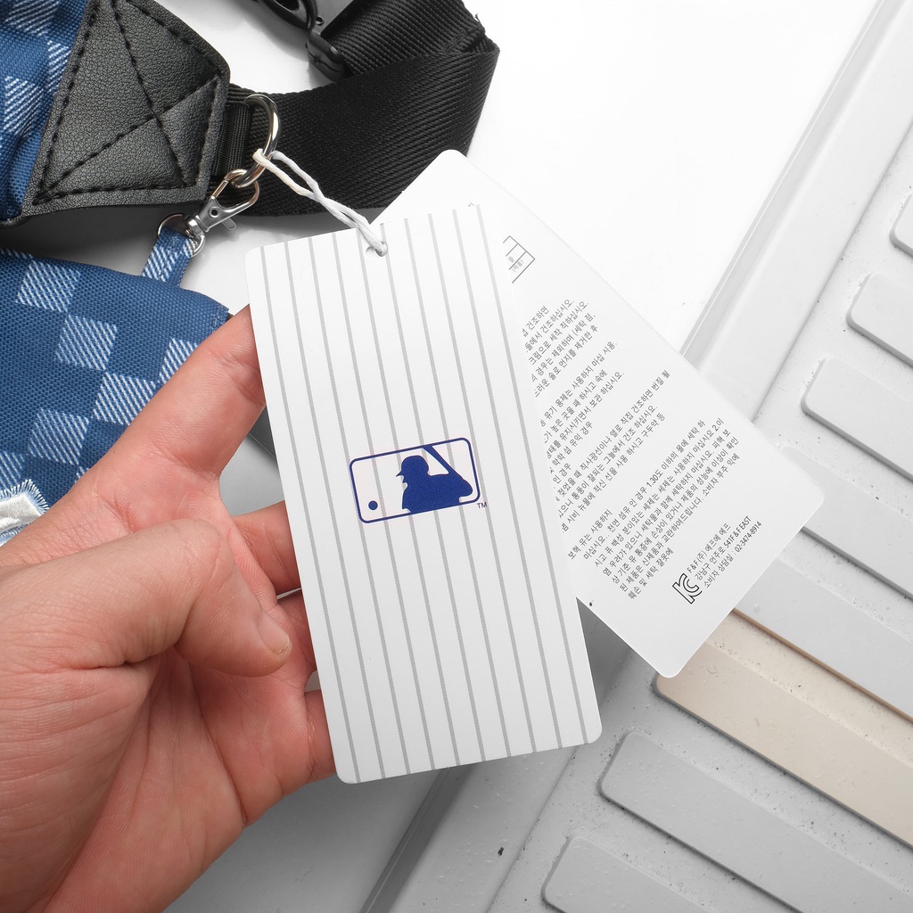 Túi bao tử đeo chéo MLB NEWYORK CARO100% polyester chống thấm, logp NY kim loại sang trọng,có túi nhỏ đi kèm
