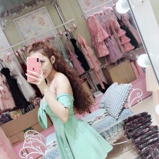 ĐẦM XÒE CÚP NƠ NGỰC
