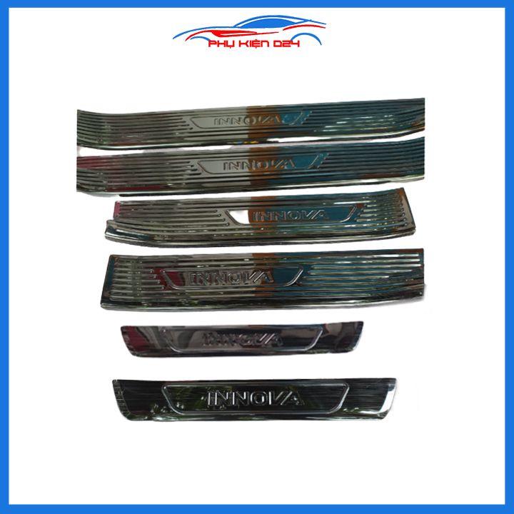 Bộ ốp bậc cửa trong ngoài nẹp bước chân Innova 2017-2018-2019-2023 vân Titan chống trầy trang trí xe