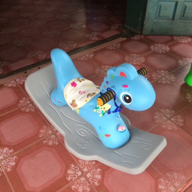 Ngựa bập bênh có nhạc