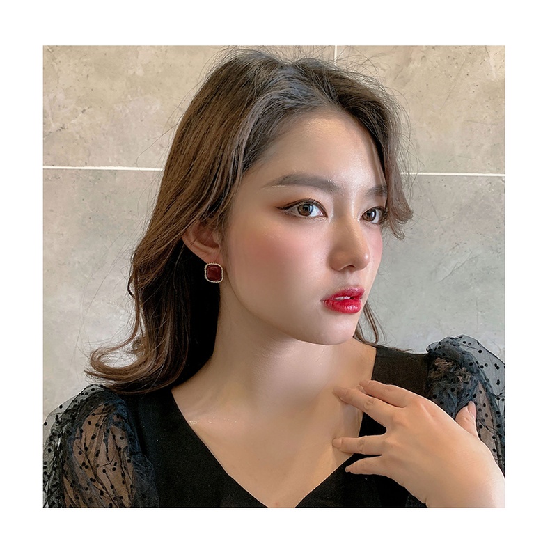 Khuyên Tai Nữ Trang Tạo Hình Độc Đáo