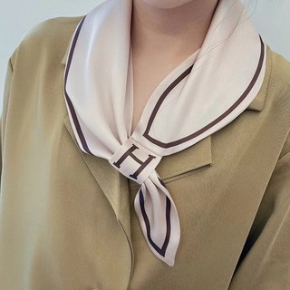 Khăn lụa buộc nơ cổ chữ H