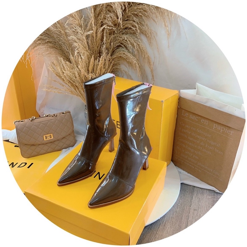 Boot lửng da bóng mũi nhọn kèm đai