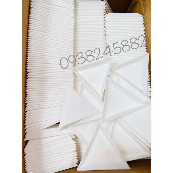 Khay nhựa tam giác đựng phụ kiện nail