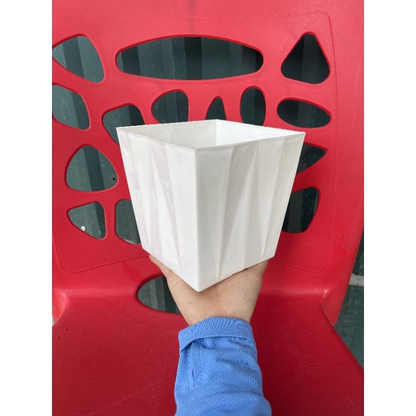 Chậu nhựa vuông kim cương 14,5x 14.2cm