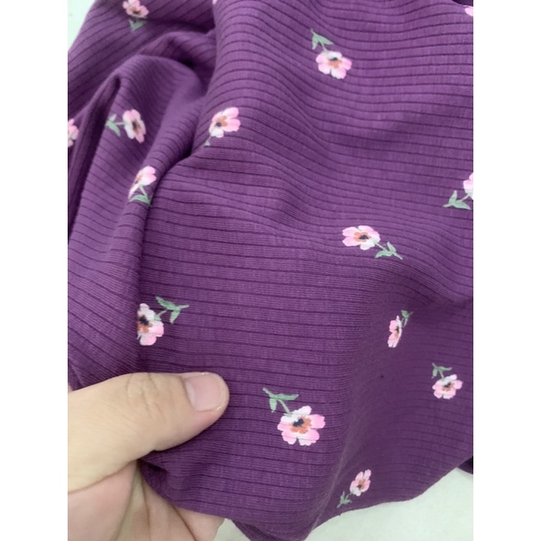 Vải thun tăm hoa nhí nền tím đậm dãn 4c