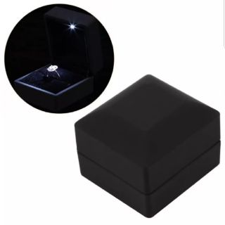 Hộp nhẫn đèn led