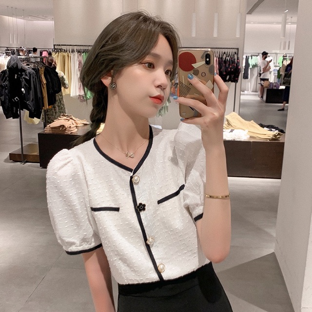 Áo Croptop Cúc Hoa Viền Đen