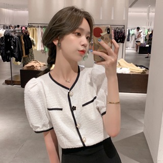 Áo croptop cúc hoa viền đen