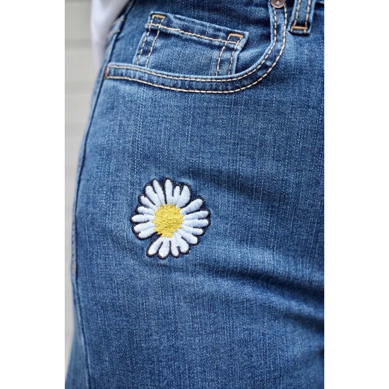 QUẦN JEANS LỬNG THÊU HOA CÚC