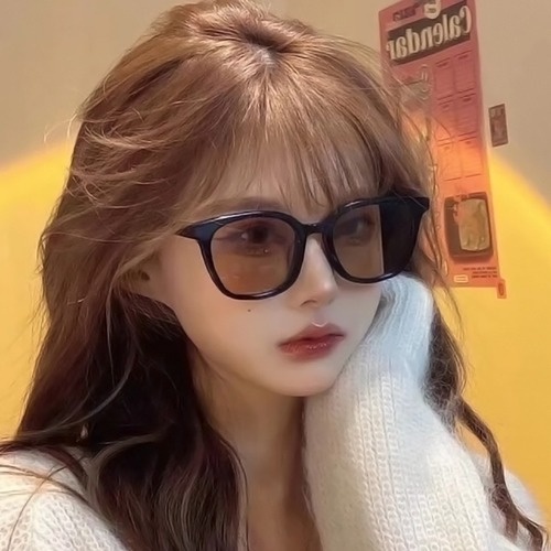 Kính mát gọng kim loại thiết kế thời trang