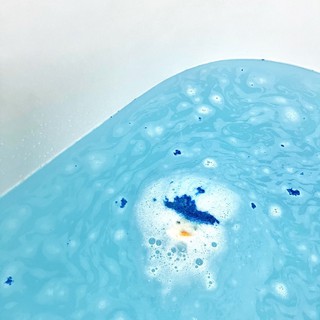 Bom tắm người tuyết - tạo bọt ít (Snowman Bath Bomb)