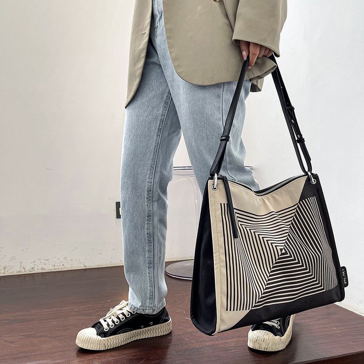 Túi đeo chéo vai bằng vải nylon thời trang dành cho nữ 2021