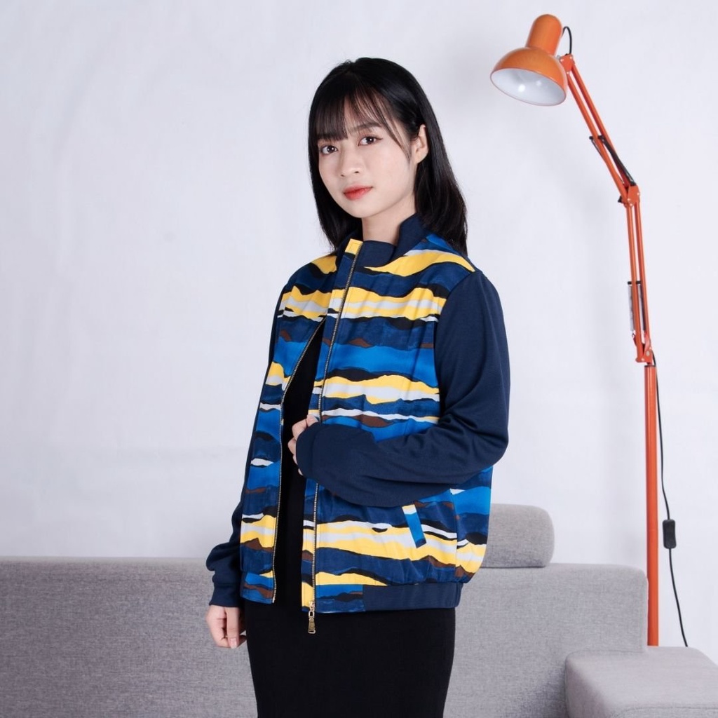 Áo khoác nữ Bomber kẻ May 10 mã 030219450 1