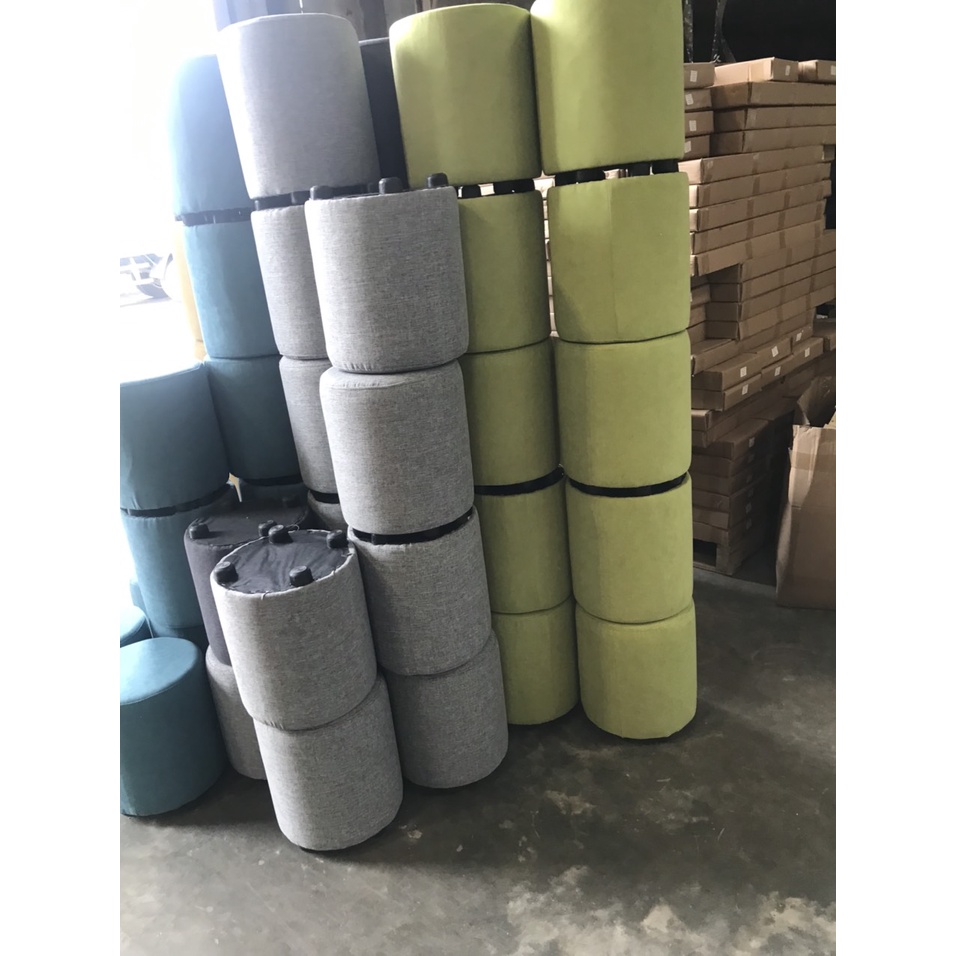 Ghế đôn sofa thương hiệu IGA phù với mọi không gian phòng khách. GC14