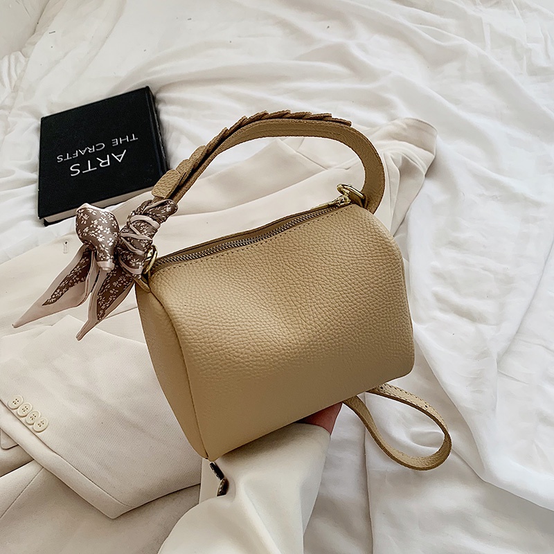 IELGY High-quality simple hand-held lady's silk scarf messenger bag