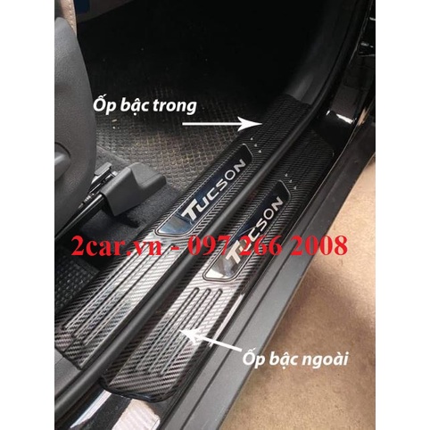 Ốp bậc cửa, Nẹp bước chân CARBON xe Hyundai Tucson 2022- 2023, Vân cacbon chữ tráng gương cao cấp