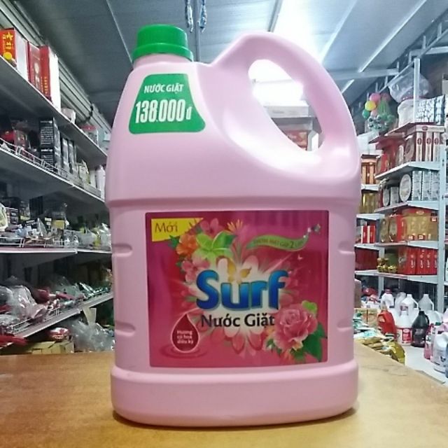 Nước giặt Surf 3,8kg hương hoa cỏ diệu kỳ.