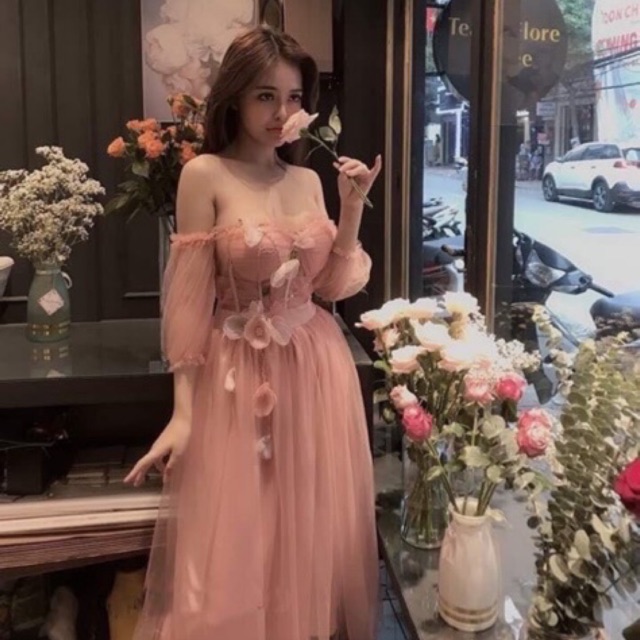 Com bo đầm hoa nổi