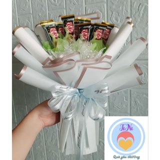 Bó hoa kitkat