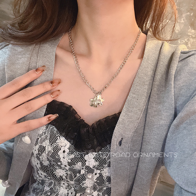 Vòng cổ Hình Bông Hoa Màu Tương Phản Phong Cách Hàn Quốc Đơn Giản